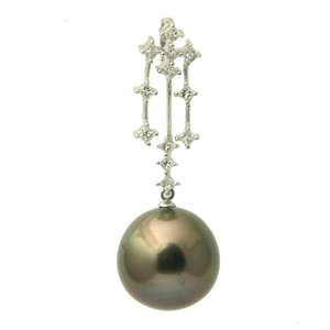 Black Pearl Round Shape (in 18K white gold and diamond pendant)