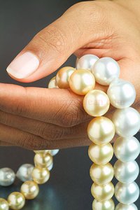 Cultured Pearl Strands: Black Pearls, South Sea and Golden Pearls Cultured Pearl Strands Image
